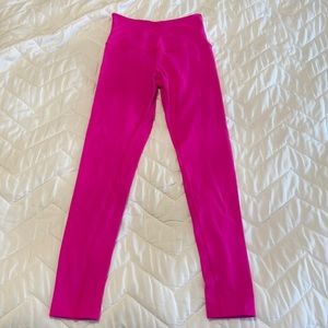 Beyond yoga buttery soft material. No snags. Hot pink. Small. 34 inches long.